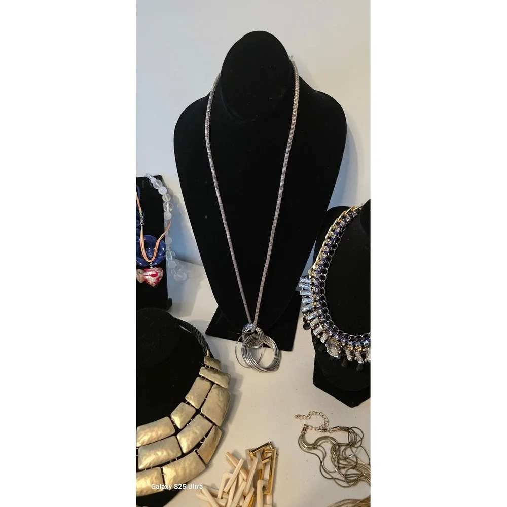 Vintage Necklace Charming Charlie‎ Eternity Knot Pendant Silver-Tone Business 17